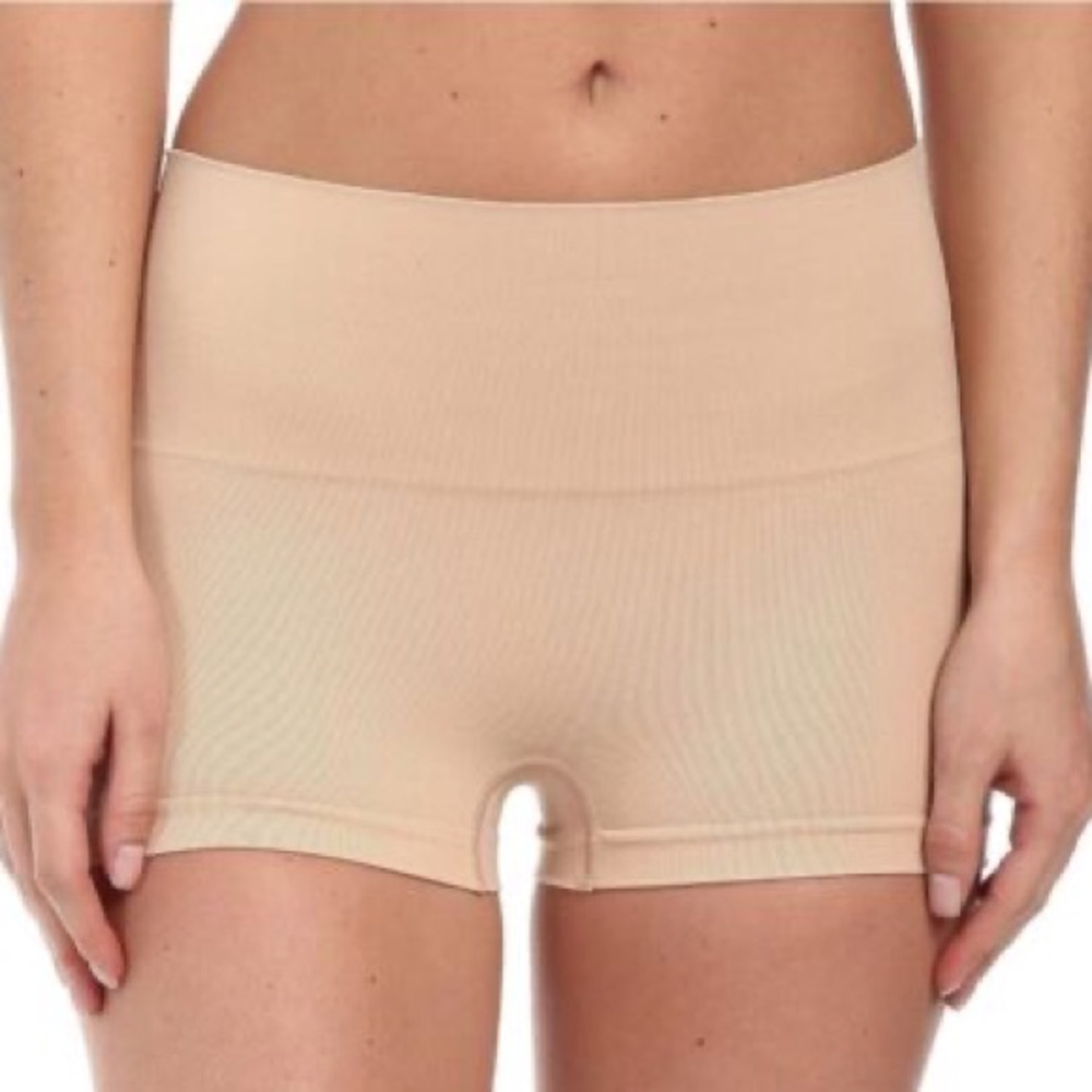 Spanx (NWT) Everyday shaping boy short Panties - Small